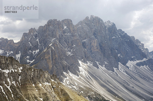 Geisler Spitzen von der Zanser Alm aus gesehen  Dolomiten  Südtirol  Italien