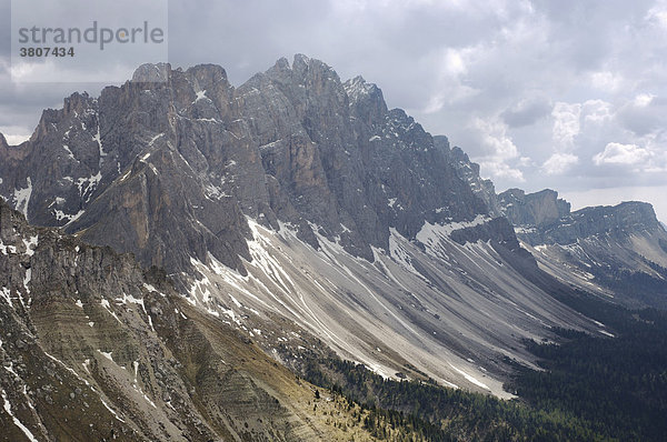 Geißler Spitzen von der Zanser Alm aus gesehen  Dolomiten  Südtirol  Italien