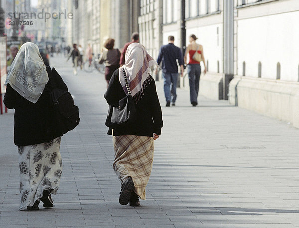 Muslemische Frauen auf der Leopoldstrasse in München