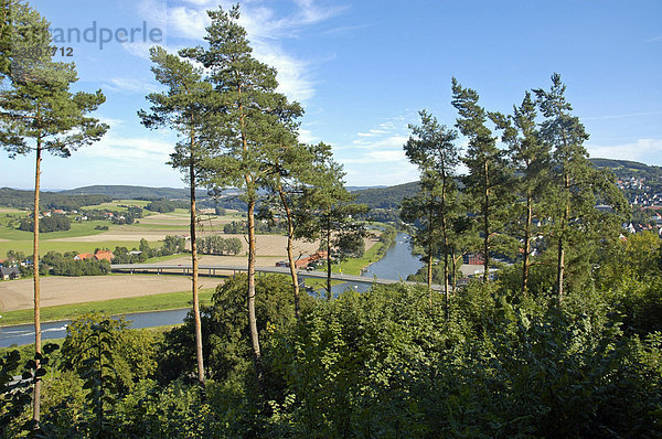 Ausblick auf das Wesertal  Burg Vlotho auf dem Amtshausberg  Teutoburger Wald  NRW  Nordrhein Westfalen  Deutschland