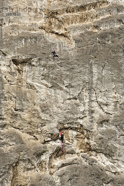 Kletterer in den Felsen des Burgberges von Arco  Gardasee  Italien