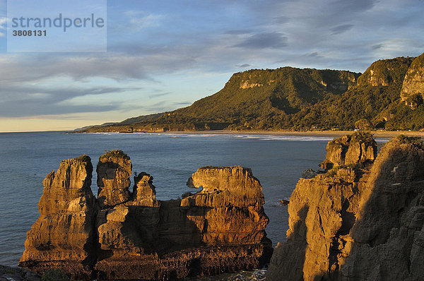 Pancake Rocks bei Sonnenuntergang  Paparoa NP  Südinsel  Neuseeland