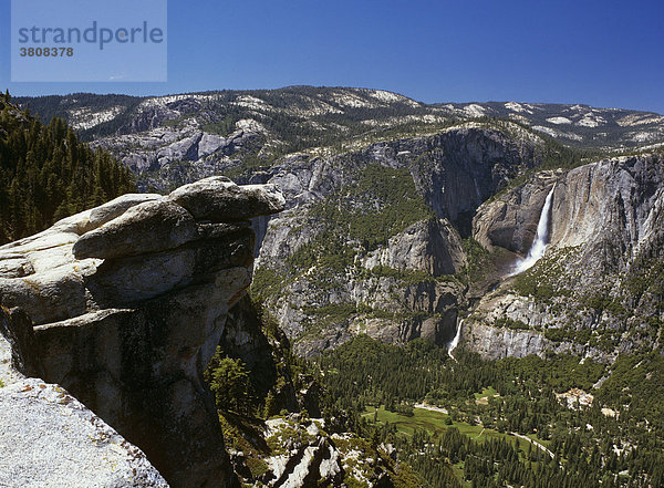 Oberer und Unterer Yosemite Wasserfall vom Glacier Point aus  Yosemite NP  Kalifornien  USA