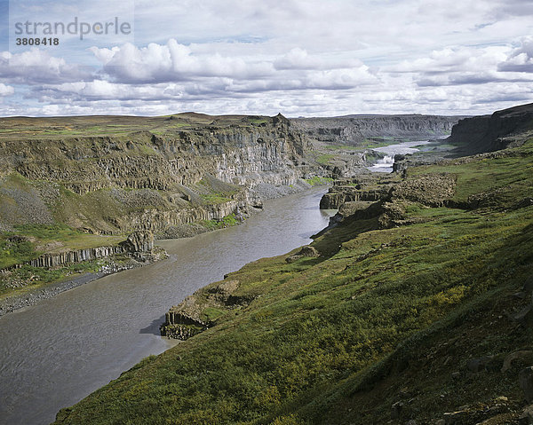 Die Jökulsa a Fjöllum zwischen HÛlmatungur und Dettifoss  Jökulsarglufur (Jökuls·rgl_fur) Nationalpark  Island