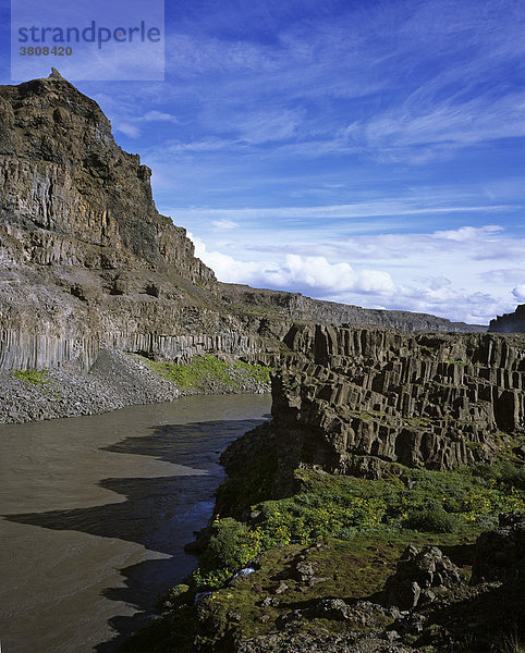Die Jökulsa a Fjöllum und Basaltsäulen in der Hafragil Schlucht  Jökulsarglufur (Jökuls·rgl_fur) Nationalpark  Island