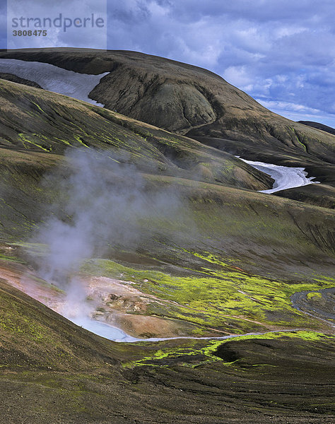 Heiße Quelle Störhiver am Weg von Landmannalaugar zum Hrafntinnusker  Laugavegur  Landmannalaugar  Island