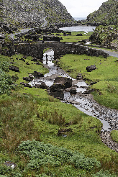 Alte Steinbrücke im Gap of Dunloe  Killarney Nationalpark  Irland