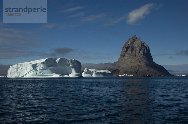 Uummannaq Herzfelsen und Eisberge  Grönland