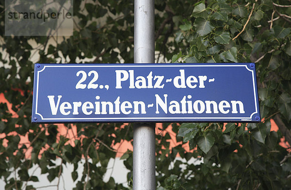 Straßenschild - Platz der Vereinten Nationen - UNO City  Wien  Österreich