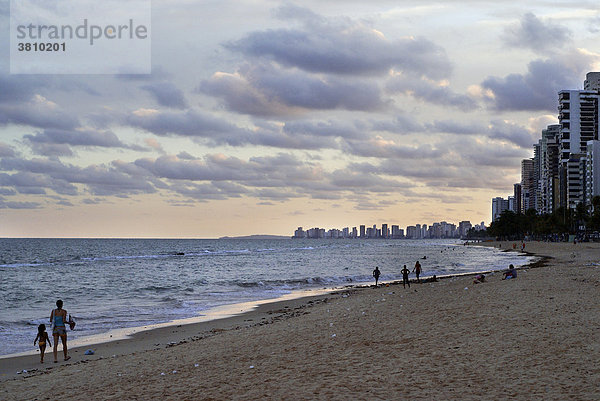 Strand im Abendlicht  Recife  Brasilien