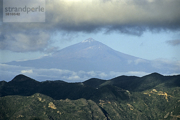 Blick von der Insel Gomera zum Vulkan Teide auf Teneriffa  Kanarische Inseln  Spanien  Europa
