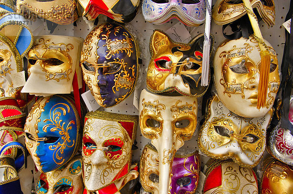 Venezianische Karnevallsmasken  Venedig  Italien