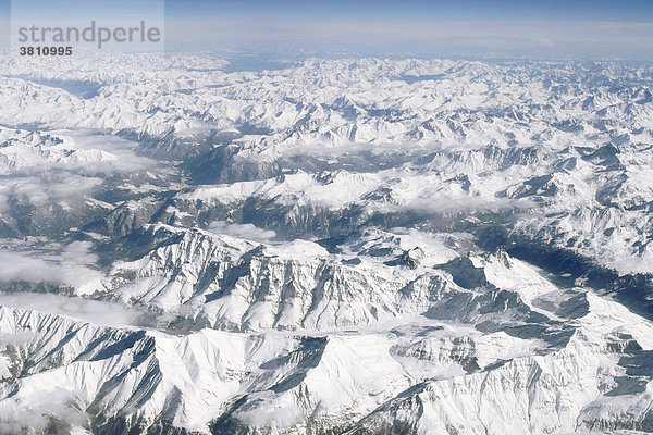 Flug über den Alpen