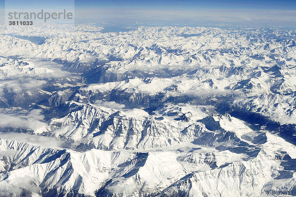 Blick aus dem Flugzeug  Alpen