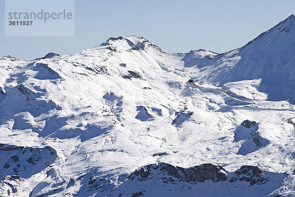 Großglockner Hochalpenstrasse im Oktober nach erstem Schneefall  Nationalpark Hohe Tauern  Österreich