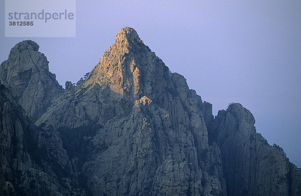 Letztes Licht auf dem Gipfel der Punta di Ferriate Korsika Frankreich