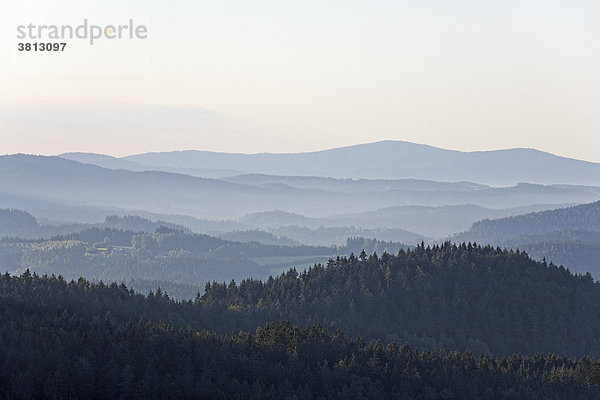 Blick von Burgruine Altnußberg bei Geiersthal   Bayerischer Wald   Niederbayern Deutschland