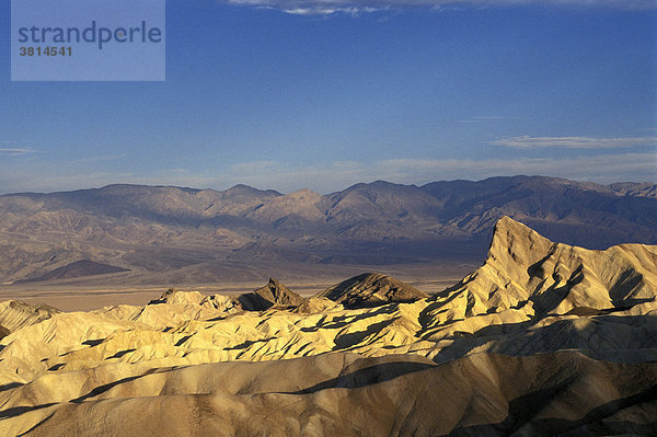 Zabriskie Point bei Sonnenaufgang  Death Valley Nationalpark  Kalifornien  USA