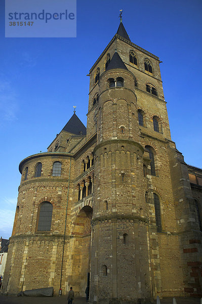 Dom in Trier mit Domstein  Trier  Deutschland