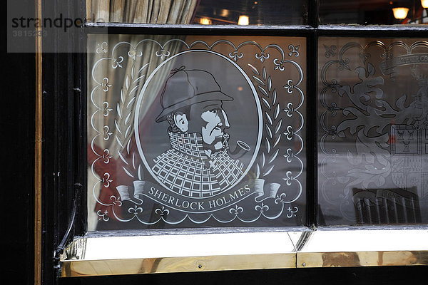 Fenster vom Sherlock Holmes Pub in London  England