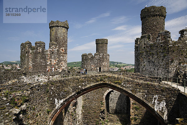 Weltkulturerbe King Edward's Castle und Stadtmauer  Conwy  Wales  Großbritannien