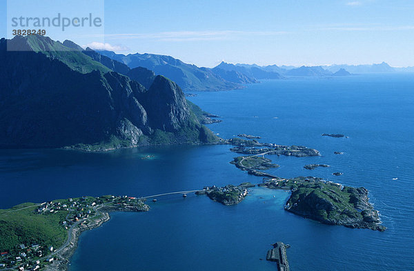 Blick vom Reinebringen  Insel Moskenes  Norwegen