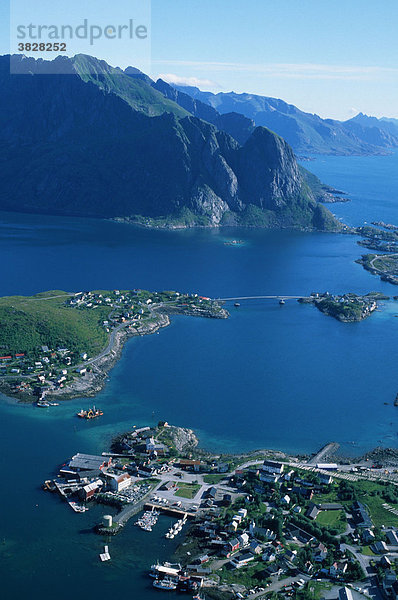 Blick vom Reinebringen  Insel Moskenes  Norwegen