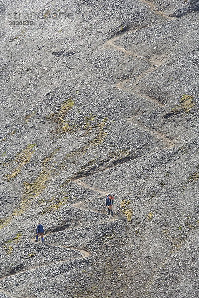 Bergwanderer bei Landmannalaugar auf Island