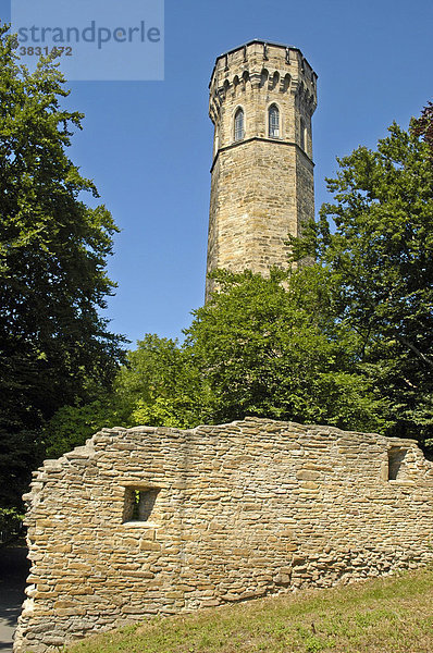 Burgruine mit dem Vincketurm  Hohensyburg  Dortmund  Ruhrgebiet  NRW  Nordrhein Westfalen  Deutschland  Kulturgeschichte  Denkmal