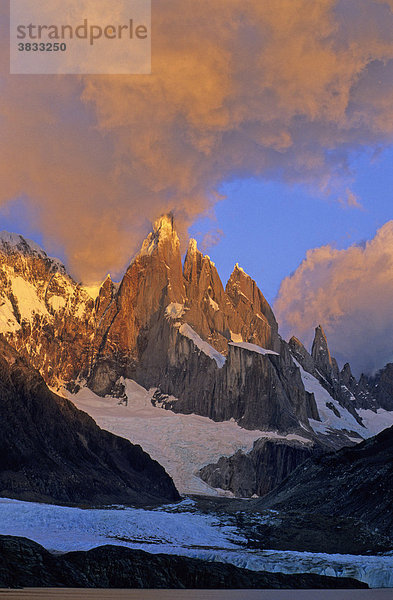 Sonnenaufgang am Cerro Torre im Nationalpark Los Glaciares Argentinien
