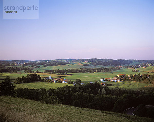 Oberbayern Chiemgau nahe Endorf   Blick von Hirnsberg über Thalkirchen