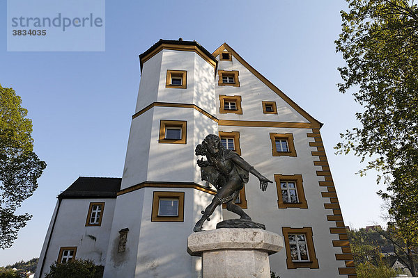 Schmidmühlen   Oberes Schloss Rathaus mit Erasmus Grasser Denkmal   Oberpfalz Bayern