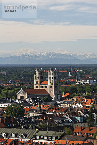 München   Kirche St. Maximilian   Blick vom Alten Peter zur Alpenkette