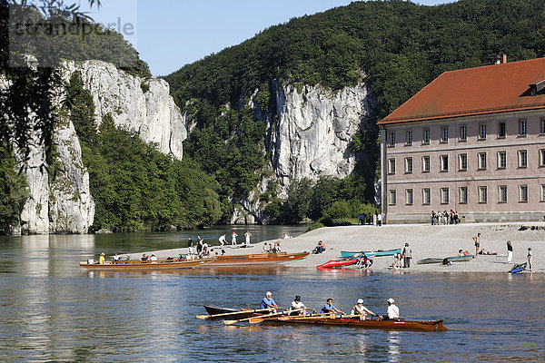 Ruderer auf Donau   Kloster Weltenburg am Donaudurchbruch   Niederbayern