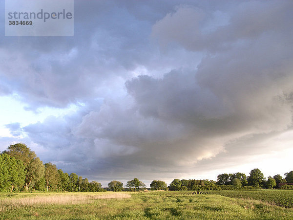 Dunkle regenwolken