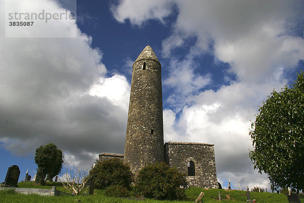 Irland: Pilgerstätte Turlough mit Rundturm und Friedhof