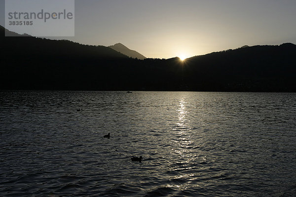 Tegernsee  DEU  30.10.2005 - Sonnenuntergang ueber dem Tegernsee.