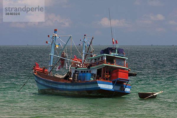 Fischerboot vor der Insel Phu Quoc  Vietnam  Asien