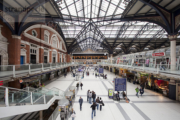 Bahnhofshalle der Liverpool Street Station im Zentrum von LONDON  Großbritannien  Europa