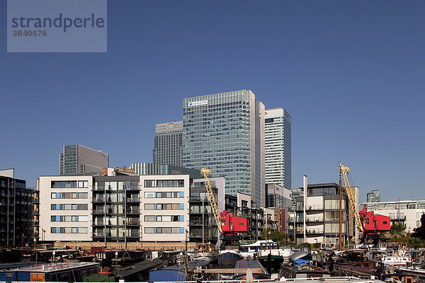 Bürogebäude und Wohnhäuser in Canary Wharf  dem neuen Finanzzentrum von London in den Docklands  mit Firmenzentralen von Citigroup  HSBC Bank  Barclays Bank  Großbritannien  Europa