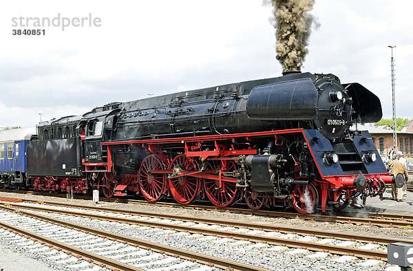 Deutsche Dampflokomotive Nr. 01 0509-8 der Baureihe 01 in Neuenmarkt  Franken  Bayern  Deutschland  Europa