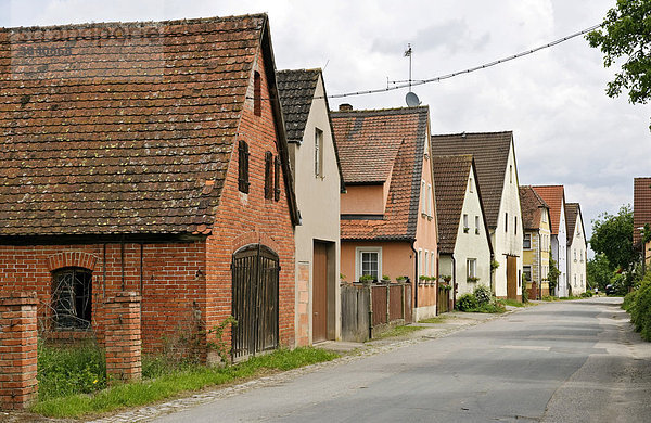 Häuser im Dorf Voggendorf  Uehlfeld  Mittelfranken  Bayern  Deutschland  Europa