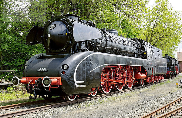 Dampflokomotive Nr. 10 001  Deutsches Dampflokomotiv-Museum  Neuenmarkt  Franken  Bayern  Deutschland  Europa