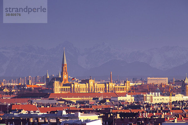 Maximilianeum und Johanneskirche mit Alpen  München  Bayern  Deutschland  Europa