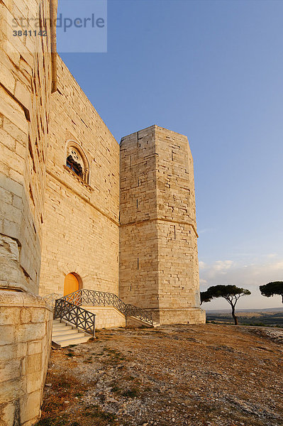 Castel del Monte  erbaut von Kaiser Friedrich II. von Hohenstaufen  UNESCO Welterbe  Apulien  Puglia  Italien  Europa