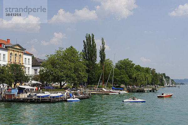 Überlingen am Bodensee  Seepromenade mit Anlegesteg  Baden-Württemberg  Deutschland  Europa