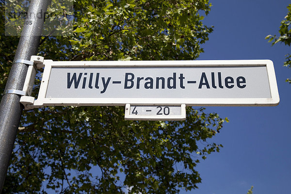 Straßenschild  Willy-Brandt-Allee  Bonn  Rheinland  Nordrhein-Westfalen  Deutschland  Europa
