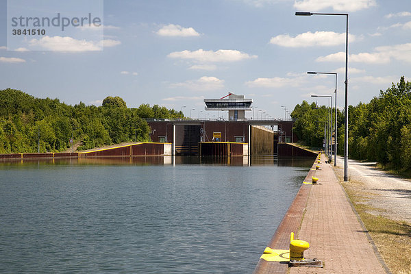 Schleuse  Rhein-Herne-Kanal  Herne  Ruhrgebiet  Nordrhein-Westfalen  Deutschland  Europa