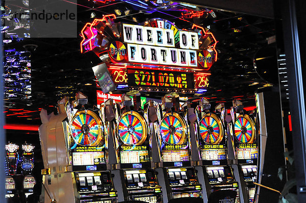 Spielautomaten im Casino  Strip  Las Vegas Boulevard  Las Vegas  Nevada  USA  Nordamerika