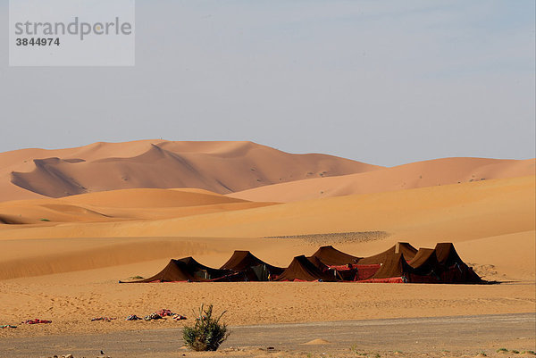 Beduinen-Camp und Wüste  Sahara  Merzouga  Marokko  Afrika